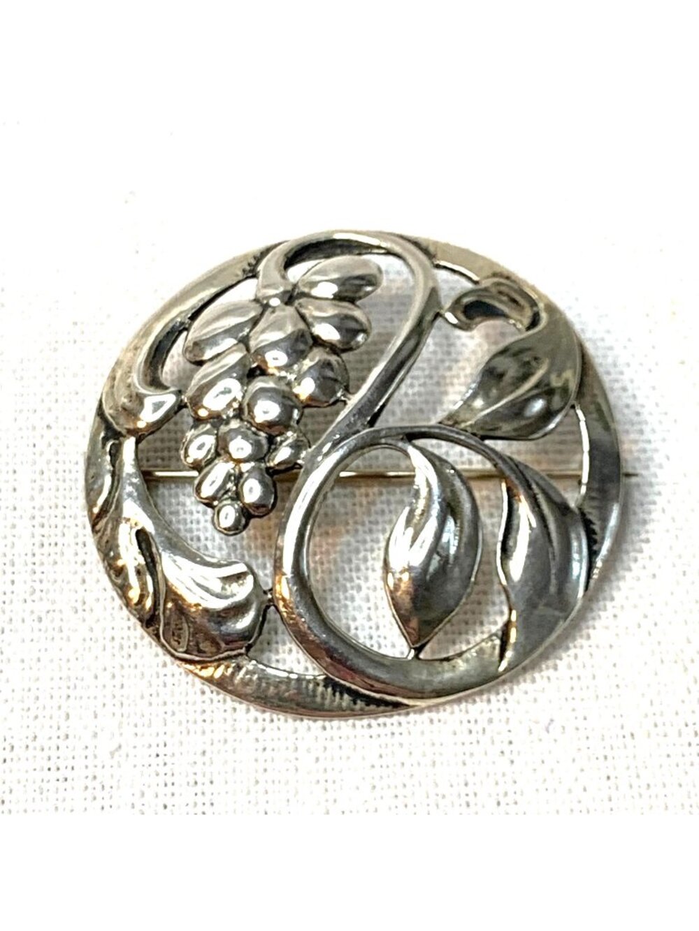 Baur Repousse Grape Leaf Design Circle Pin Brooch VTG 925 Sterling Silver 1.5"